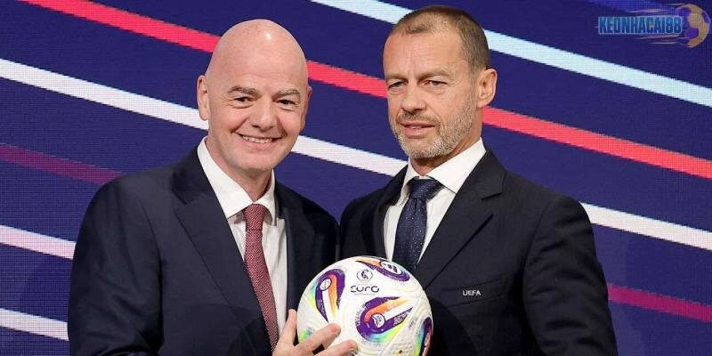 Aleksander Ceferin có mối liên hệ tốt với Chủ tịch FIFA Gianni Infantino (trái)