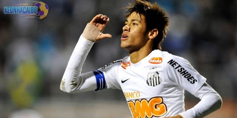 Neymar ngạo nghễ khi còn trẻ trong màu áo Santos